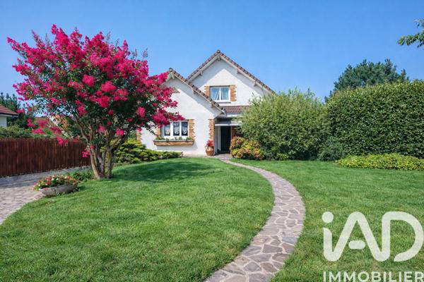 Maison à vendre 7 pièces 206 m² Sainte-Geneviève-des-Bois