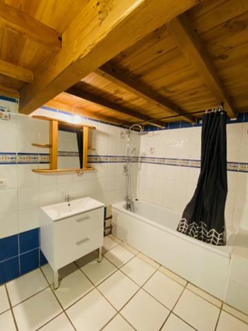 Location maison près de SAINT CHAMAS - 5 pièce(s) - 99 m² - 961 €/mois
