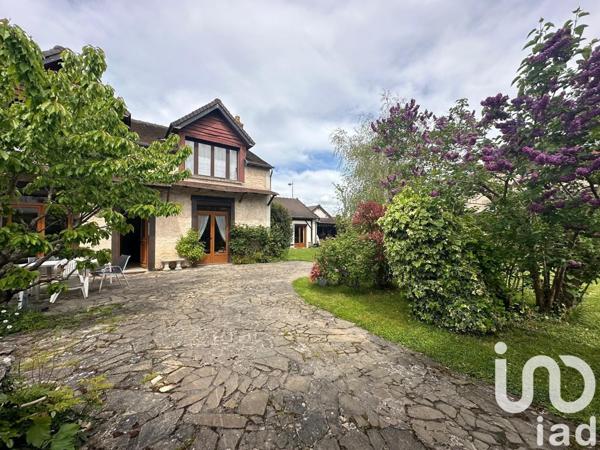 Maison traditionnelle 8 pièces de 170 m² à Le Perray-en-Yvelines (78610)