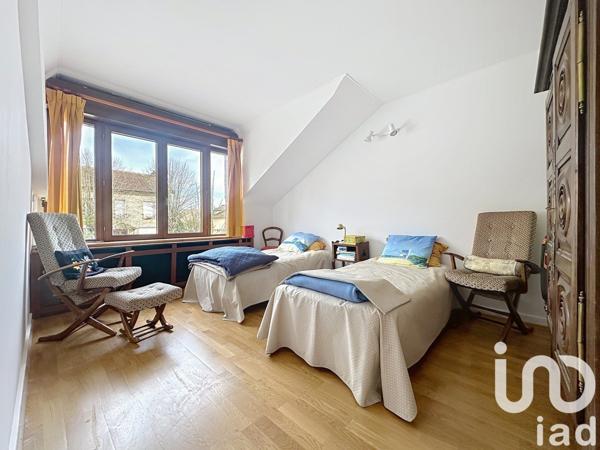 Maison traditionnelle 8 pièces de 170 m² à Le Perray-en-Yvelines (78610)