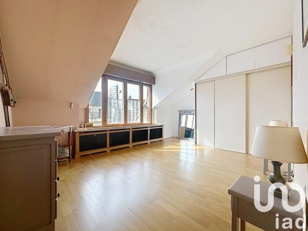 Maison traditionnelle 8 pièces de 170 m² à Le Perray-en-Yvelines (78610)