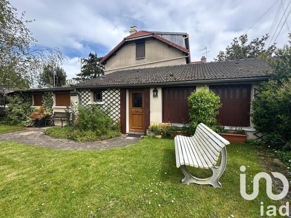 Maison traditionnelle 8 pièces de 170 m² à Le Perray-en-Yvelines (78610)