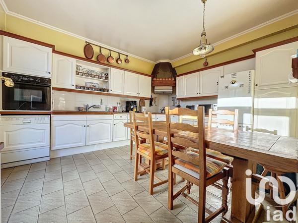 Maison traditionnelle 8 pièces de 170 m² à Le Perray-en-Yvelines (78610)