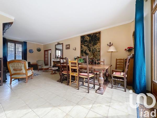 Maison traditionnelle 8 pièces de 170 m² à Le Perray-en-Yvelines (78610)