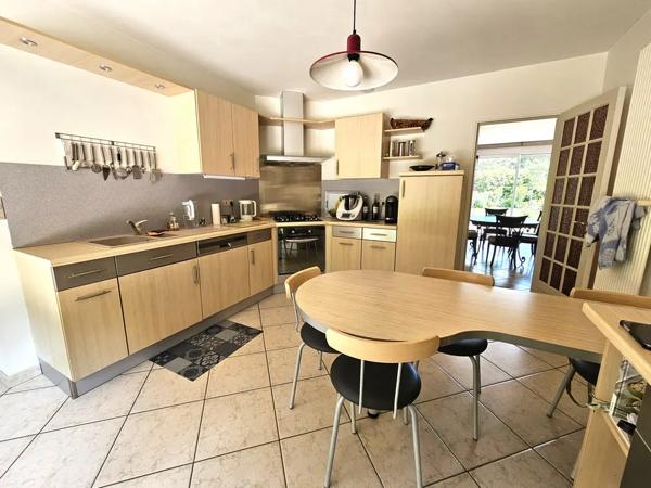 Maison familiale, 5 chambres, double garage