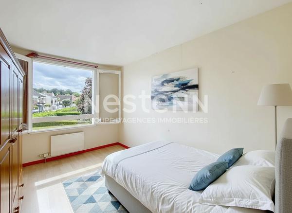 Maison au Village de Montigny Le Bretonneux 7 pièces 126,30 m2 terrain 321 m².