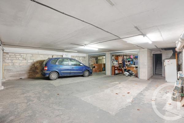 Parking à vendre  120 m2 PARIS - 75019