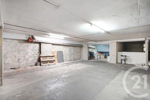 Parking à vendre  120 m2 PARIS - 75019