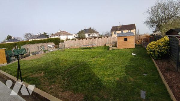 Maison  4 chambres avec sous sol complet et grand jardin