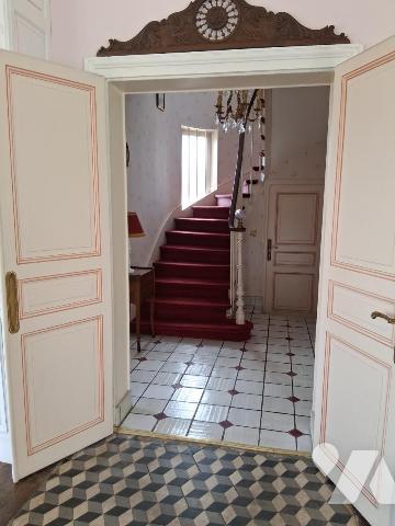 MAISON DE MAITRE XIXème - piscine couverte et dépendance sur terrain arboré 