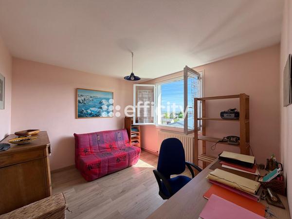 Maison
         5 pièces
        - 85 m² Exclusivité 239 950 € *