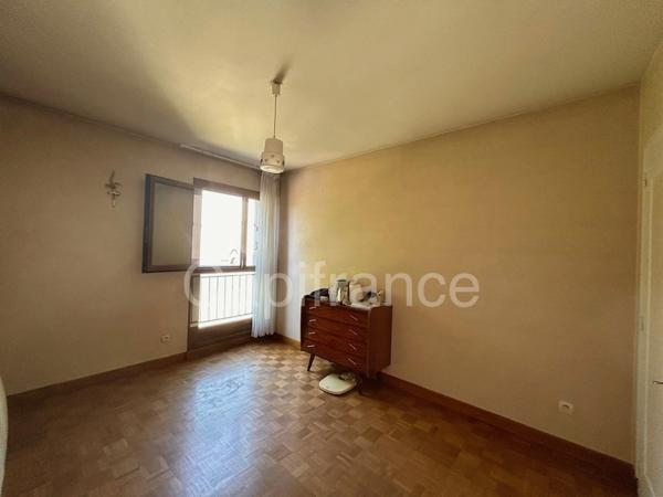 Appartement T4 de 90 m², 2ᵉ étage avec balcon, cave, garage en sus, Annecy centre (74)