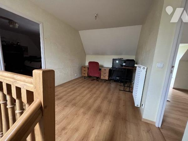 MAISON INDIVIDUELLE A VENDRE AVEC HANGAR
