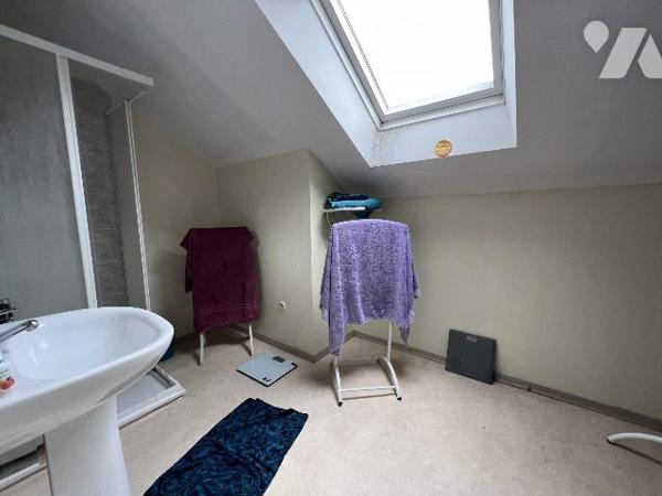 MAISON INDIVIDUELLE A VENDRE AVEC HANGAR