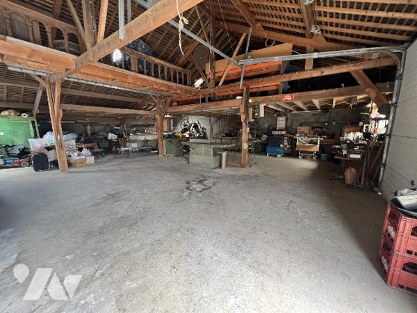 MAISON INDIVIDUELLE A VENDRE AVEC HANGAR