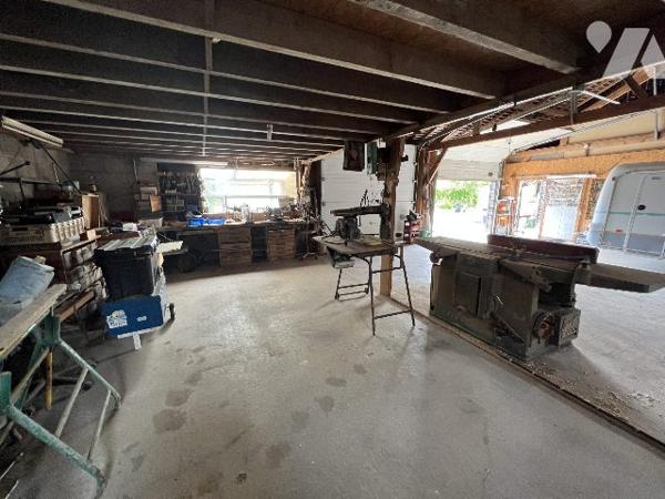 MAISON INDIVIDUELLE A VENDRE AVEC HANGAR