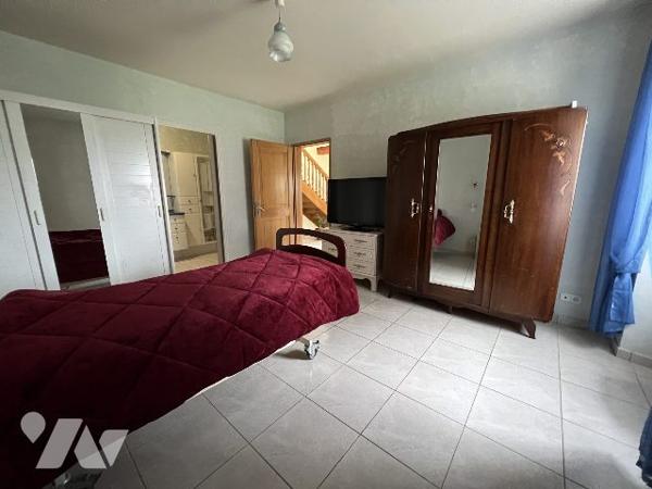 MAISON INDIVIDUELLE A VENDRE AVEC HANGAR