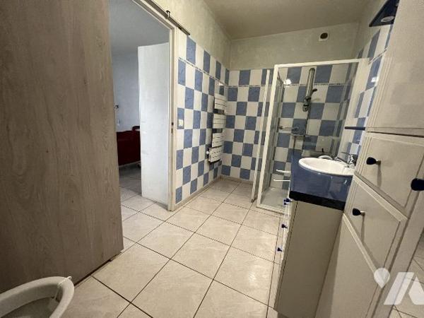 MAISON INDIVIDUELLE A VENDRE AVEC HANGAR