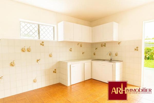 centre ville du TAMPON - villa à renover sur un grand terrain plat + T2  de 53 m2