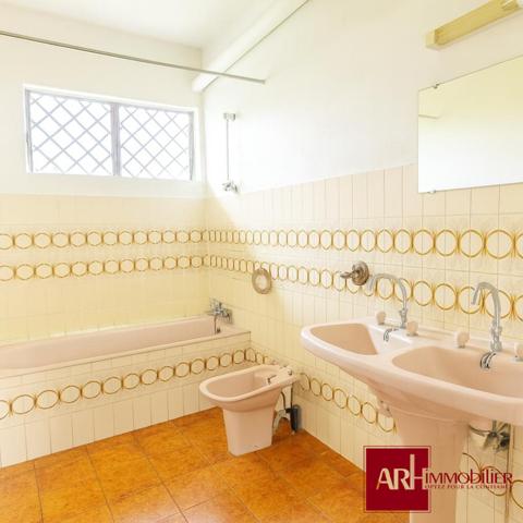 centre ville du TAMPON - villa à renover sur un grand terrain plat + T2  de 53 m2