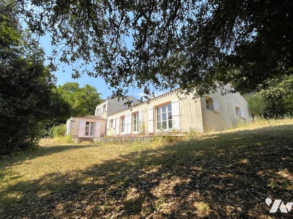 Vertou Le Planty, propriété de 1977 sur parcelle de 6500m², 5 chambres, parc, piscine