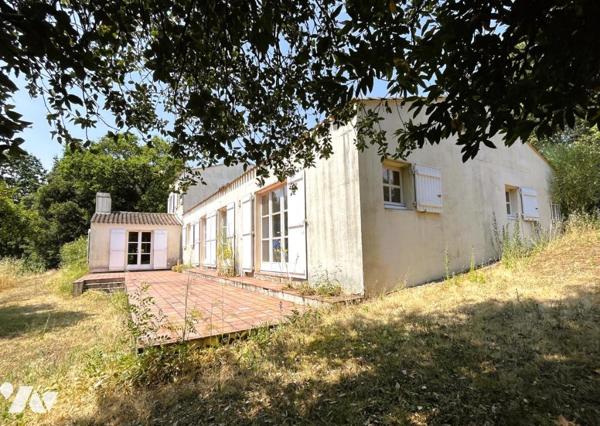 Vertou Le Planty, propriété de 1977 sur parcelle de 6500m², 5 chambres, parc, piscine