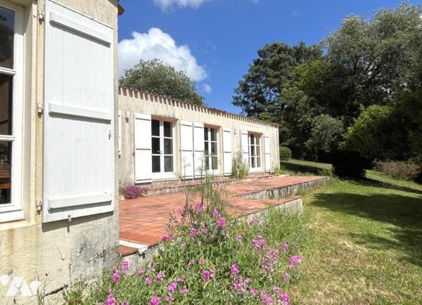 Vertou Le Planty, propriété de 1977 sur parcelle de 6500m², 5 chambres, parc, piscine