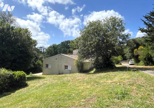 Vertou Le Planty, propriété de 1977 sur parcelle de 6500m², 5 chambres, parc, piscine