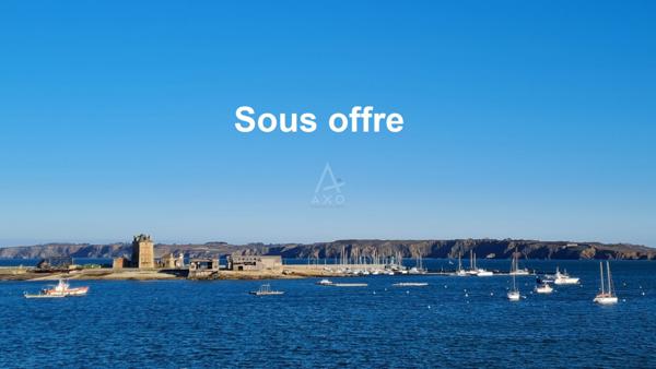 Batiment industriel pieds dans l'eau