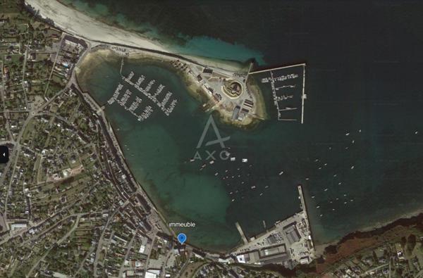 Batiment industriel pieds dans l'eau