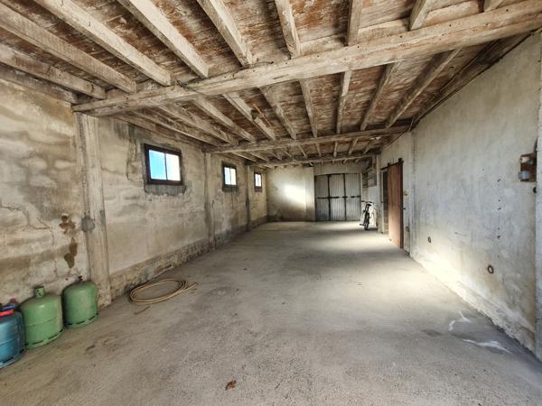 Entre ARZACQ et SAMADET, Ancien Corps de ferme avec dépendances Entre ARZACQ et SAMADET, Ancien Corps de ferme avec dépendances
