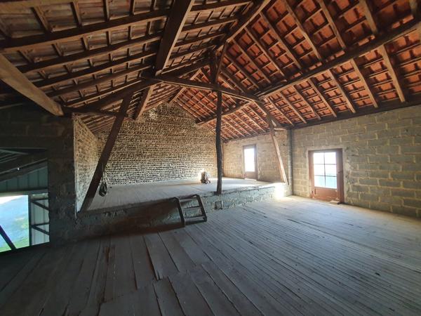 Entre ARZACQ et SAMADET, Ancien Corps de ferme avec dépendances Entre ARZACQ et SAMADET, Ancien Corps de ferme avec dépendances