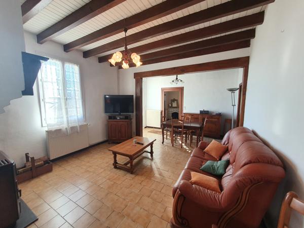 Entre ARZACQ et SAMADET, Ancien Corps de ferme avec dépendances Entre ARZACQ et SAMADET, Ancien Corps de ferme avec dépendances