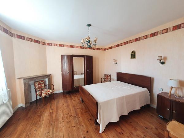 Entre ARZACQ et SAMADET, Ancien Corps de ferme avec dépendances Entre ARZACQ et SAMADET, Ancien Corps de ferme avec dépendances