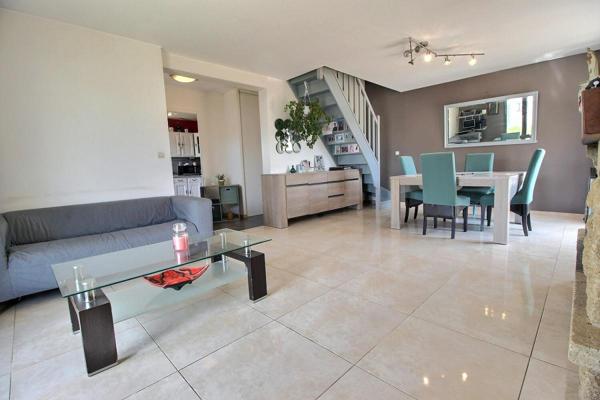 MAISON INDIVIDUELLE AVEC 4 CHAMBRES ET JARDIN CLOS