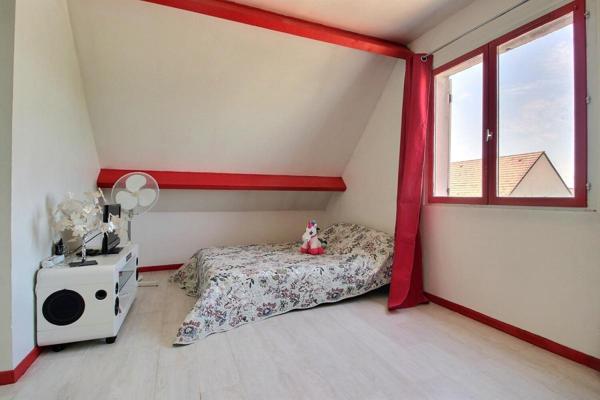 MAISON INDIVIDUELLE AVEC 4 CHAMBRES ET JARDIN CLOS
