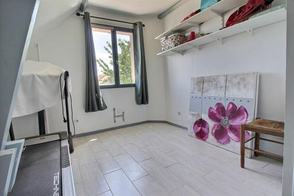 MAISON INDIVIDUELLE AVEC 4 CHAMBRES ET JARDIN CLOS