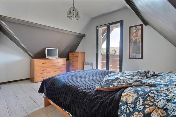 MAISON INDIVIDUELLE AVEC 4 CHAMBRES ET JARDIN CLOS