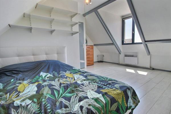 MAISON INDIVIDUELLE AVEC 4 CHAMBRES ET JARDIN CLOS