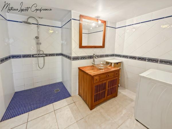 A vendre Maison en pierre de caractère de 240 m², pigeonnier, ancien séchoir à tabac et terrain clos de 2 065 m² – Lalinde 24150