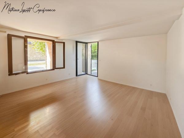 A vendre Maison en pierre de caractère de 240 m², pigeonnier, ancien séchoir à tabac et terrain clos de 2 065 m² – Lalinde 24150