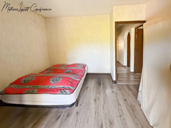 A vendre Maison en pierre de caractère de 240 m², pigeonnier, ancien séchoir à tabac et terrain clos de 2 065 m² – Lalinde 24150