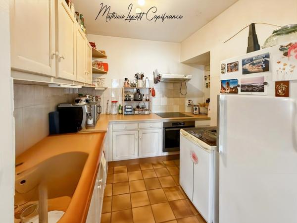 A vendre Maison en pierre de caractère de 240 m², pigeonnier, ancien séchoir à tabac et terrain clos de 2 065 m² – Lalinde 24150