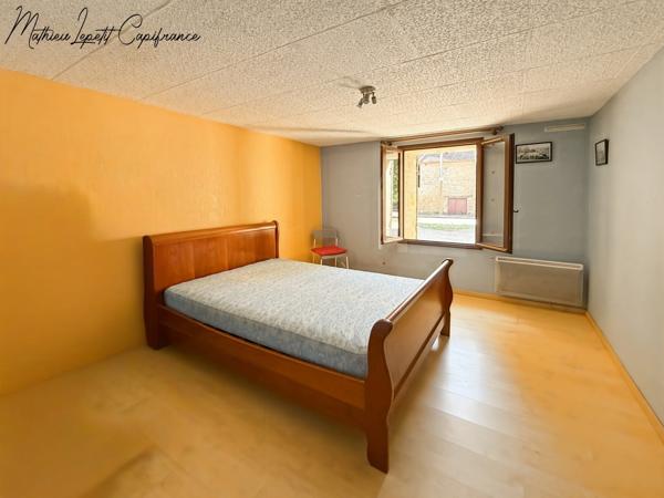 A vendre Maison en pierre de caractère de 240 m², pigeonnier, ancien séchoir à tabac et terrain clos de 2 065 m² – Lalinde 24150