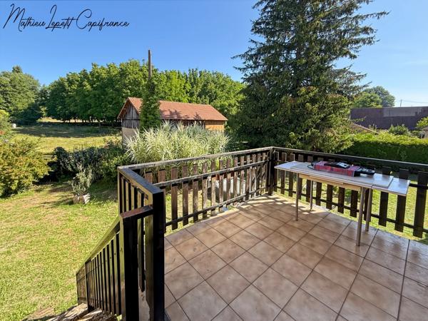 A vendre Maison en pierre de caractère de 240 m², pigeonnier, ancien séchoir à tabac et terrain clos de 2 065 m² – Lalinde 24150