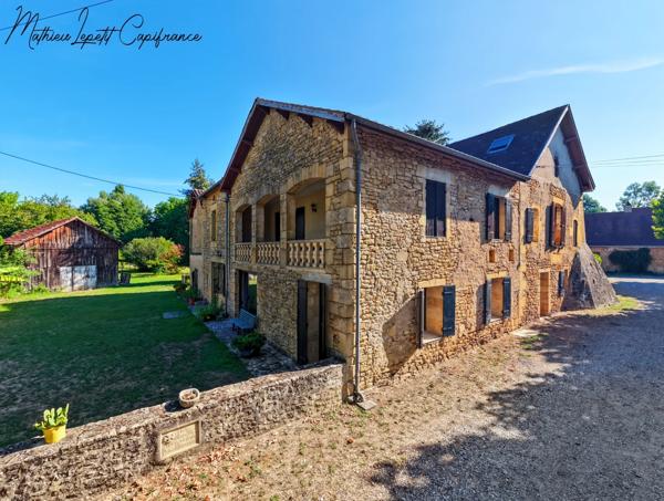 A vendre Maison en pierre de caractère de 240 m², pigeonnier, ancien séchoir à tabac et terrain clos de 2 065 m² – Lalinde 24150