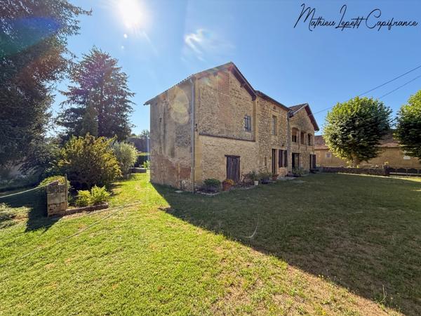 A vendre Maison en pierre de caractère de 240 m², pigeonnier, ancien séchoir à tabac et terrain clos de 2 065 m² – Lalinde 24150