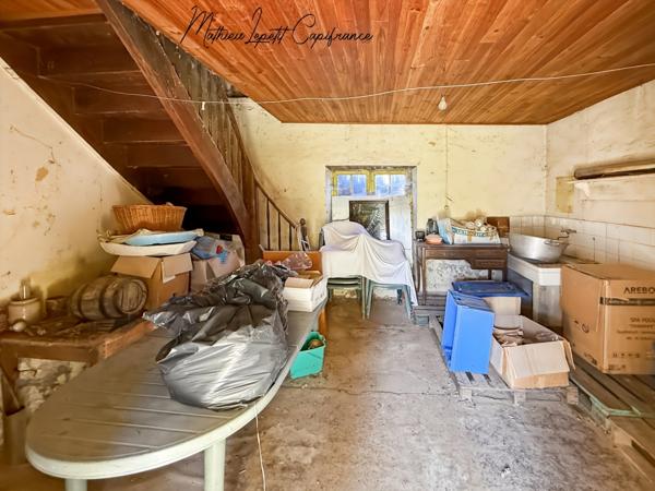 A vendre Maison en pierre de caractère de 240 m², pigeonnier, ancien séchoir à tabac et terrain clos de 2 065 m² – Lalinde 24150