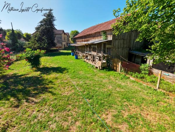 A vendre Maison en pierre de caractère de 240 m², pigeonnier, ancien séchoir à tabac et terrain clos de 2 065 m² – Lalinde 24150