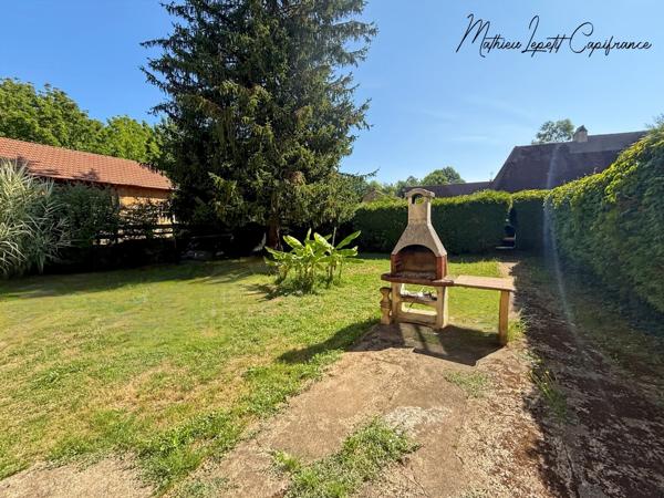 A vendre Maison en pierre de caractère de 240 m², pigeonnier, ancien séchoir à tabac et terrain clos de 2 065 m² – Lalinde 24150